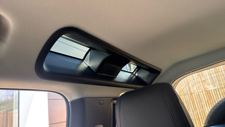 Land Rover Defender 3.0 D300 SE 110 5dr Auto Diesel Estate